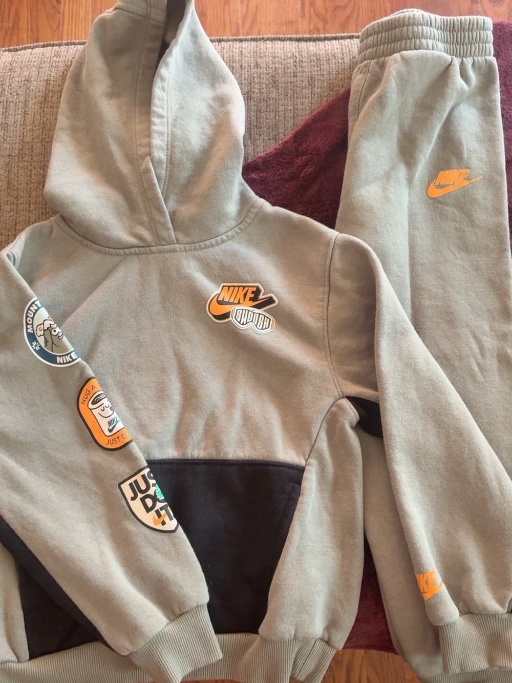 Nike Boys Graphic Hoodie & Jogger 2-Piece Sweatsuit Set